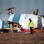 Los 259 pasajeros y miembros de la tripulación murieron, además de otras 11 a quienes les cayeron los restos del avión.