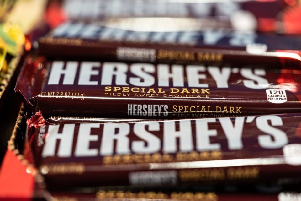 La fábrica de chocolate Hershey fue demandada en Nueva York por presuntamente vender chocolates con altos niveles de plomo y cadmio.