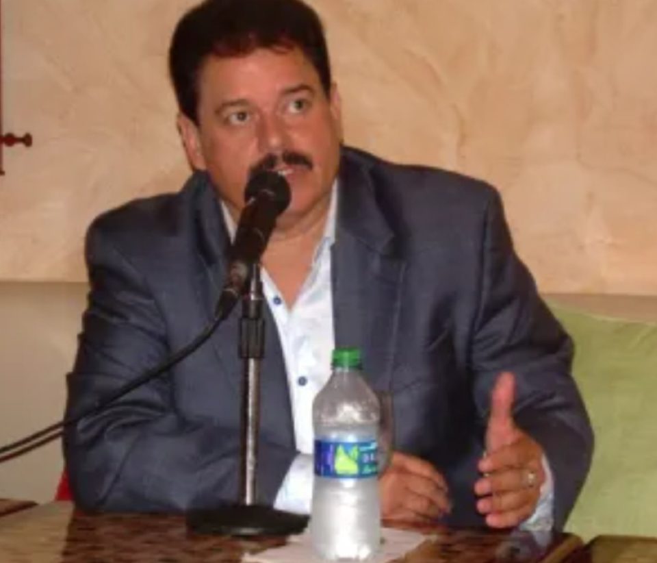 Lalo Rodríguez inició oficialmente su carrera como salsero a los 12 años al unirse a la orquesta Tempo Moderno.