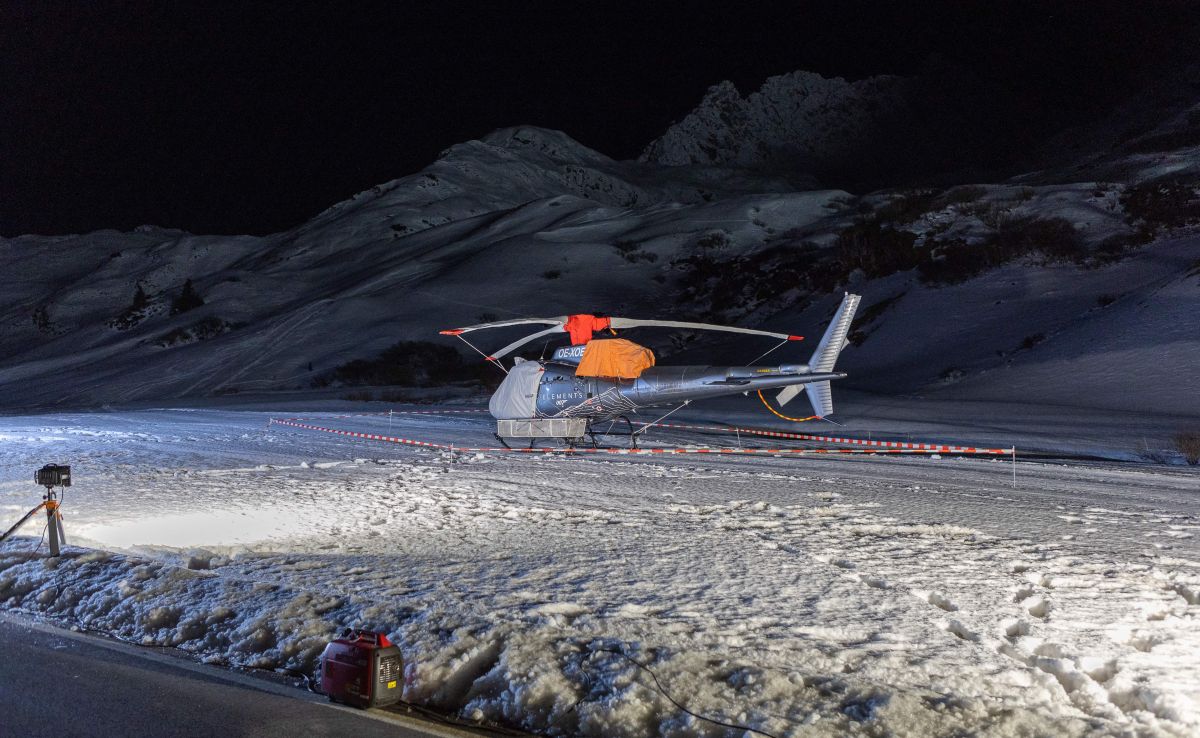 Cuerpos de rescate tras la avalancha de nieve en una pista de esquí en Austria.