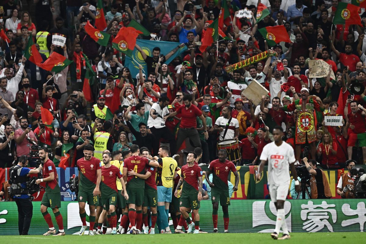 Selección de Portugal celebra el segundo gol del partido ante Suiza.