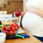 Seguir una dieta saludable antiinflamatoria puede favorecer la fertilidad de la mujer.