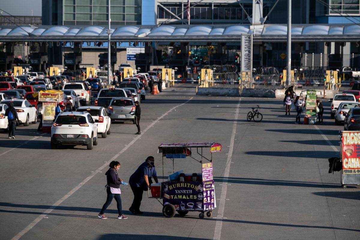 El paso peatonal, denominado Ped-West, está ahora abierto de las 6 de la mañana a las 2 de la tarde.