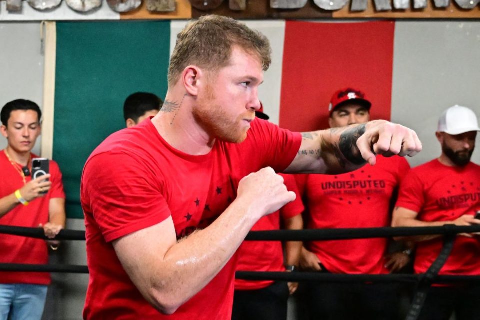 Canelo Álvarez comenzó a entrenar este lunes.