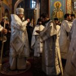 Cientos de fieles asistieron este sábado a una misa histórica en el célebre monasterio de las Cuevas en Kiev.