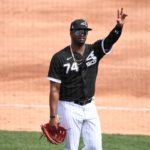 El quisqueyano entregó artículos de béisbol a los niños de su ciudad natal.