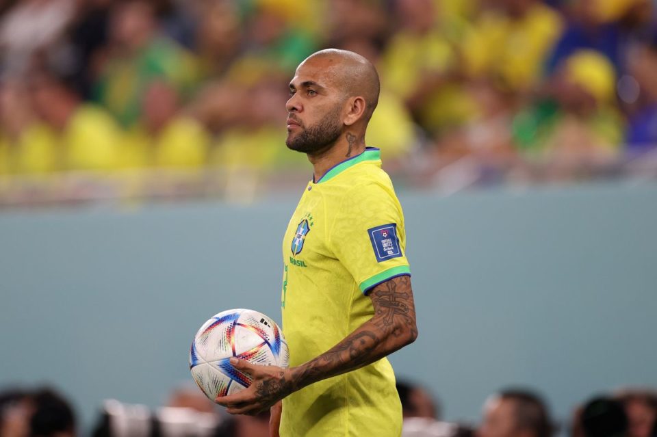 Dani Alves durante un partido en el Mundial Qatar 2022.