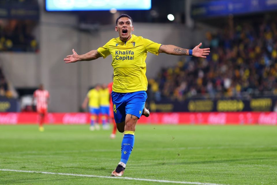 Brian Ocampo celebra luego de su gol.