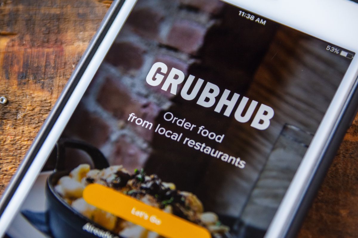 Grubhub fue acusado de ofrecer falsamente pedidos en línea gratuitos y entregas gratuitas ilimitadas a quienes se suscribían a Grubhub Plus.