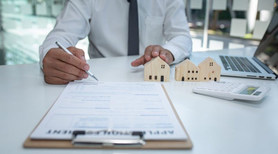 Los compradores de vivienda en EE.UU. siguen asumiendo tasas hipotecarias altas.