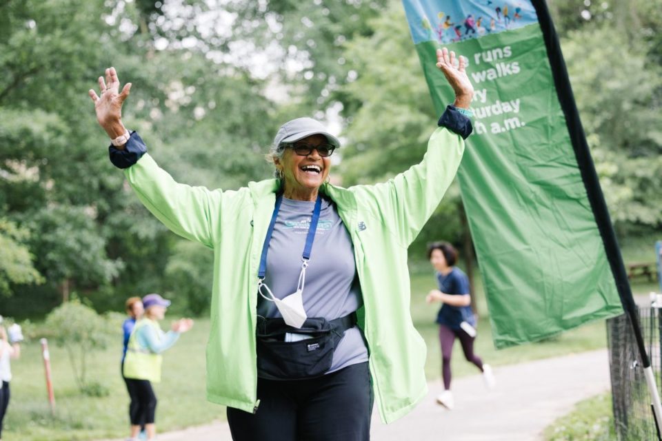 La actividad física entre los adultos mayores, es una forma de mantenerse saludable. (Photo by Da Ping Luo for NYRR).