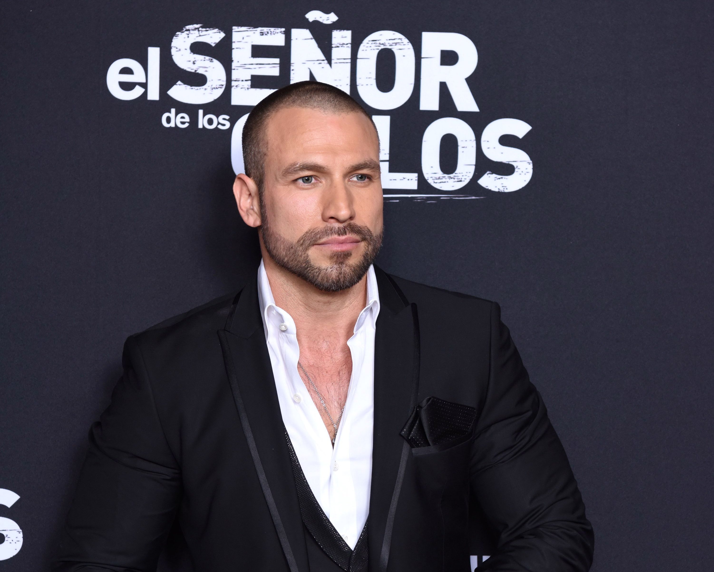 Rafael Amaya regresa a Telemundo para El Señor de los Cielos en su octava temporada.