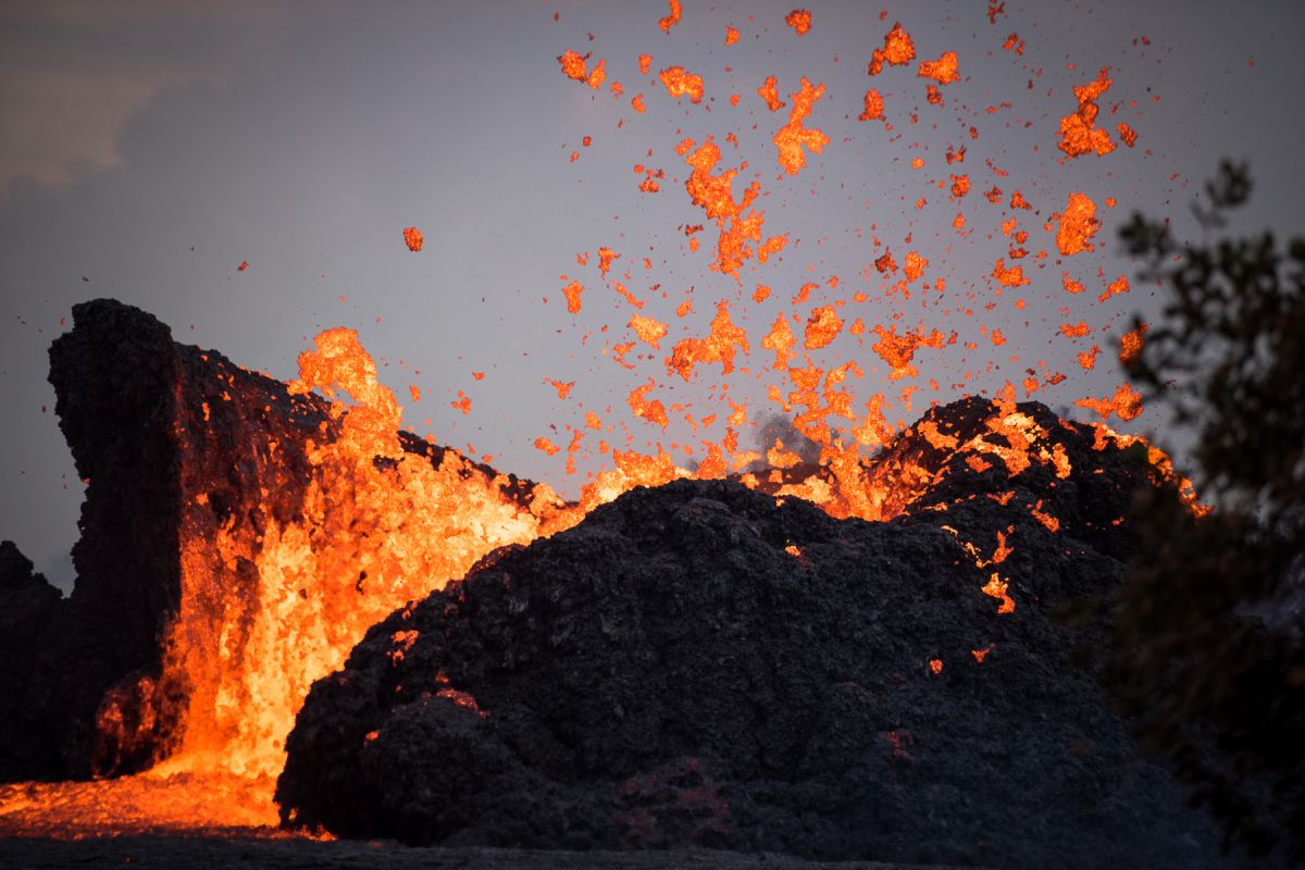 La cumbre de Kilauea se encuentra dentro del Parque Nacional de los Volcanes de Hawái.