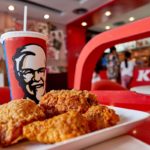 KFC es una empresa perteneciente a Yum! Brands, Inc., que es la compañía de restaurantes más grande del mundo.