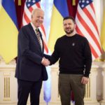 El presidente Biden realiza una visita sorpresa a Kiev y se reúne con Zelenski.