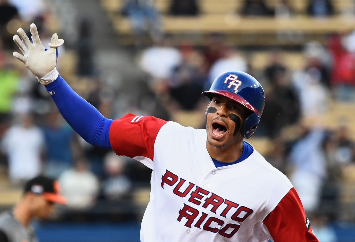 Carlos Correa luego de conectar un cuadrangular ante Países Bajos en 2017.