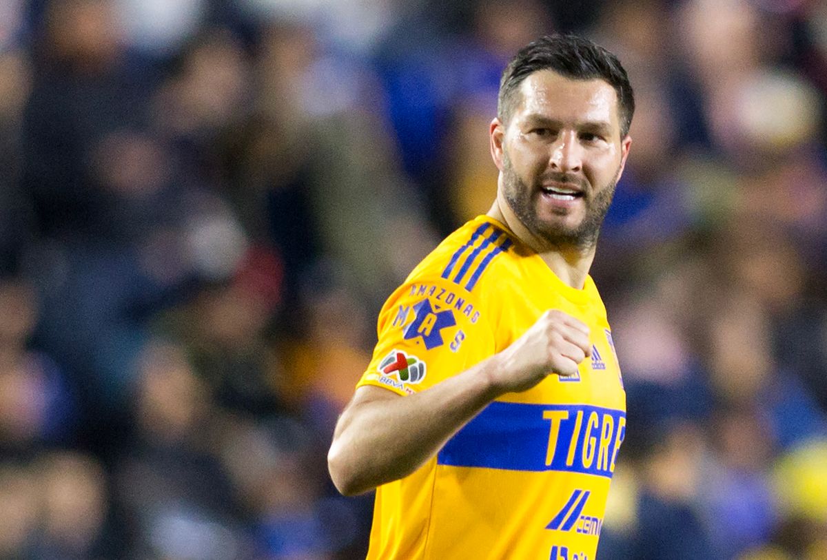 André Pierre Gignac celebra su segundo gol ante Pumas de la UNAM.