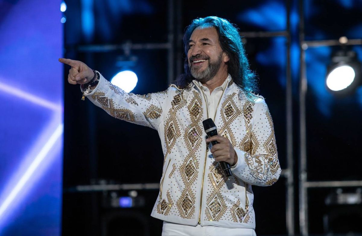 Marco Antonio Solís "El Buki".