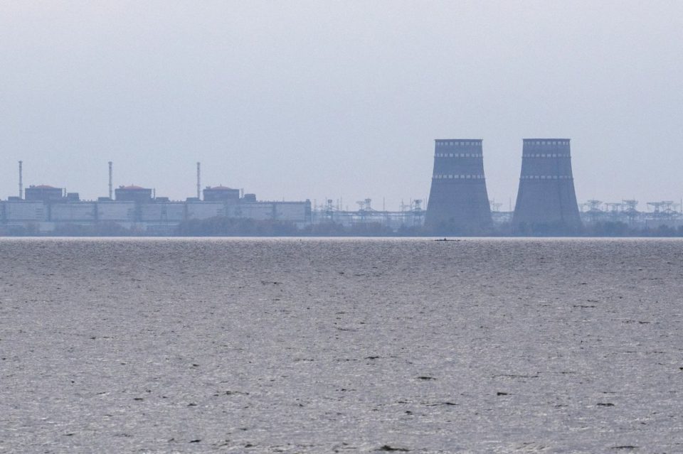 Planta de energía nuclear de Zaporizhzhia , la planta de energía nuclear más grande de Europa y actualmente en manos de las fuerzas de ocupación rusas / Referencial