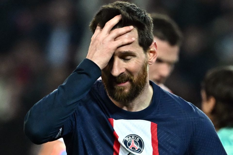 Lionel Messi se muestra frustrado por la derrota del PSG ante Bayern Munich.