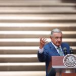 López Obrador indicó que analiza presentar la demanda a titulo personal o en su calidad de jefe de Estado.