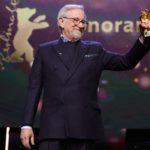 Steven Spielberg recibió el Oso de Oro Honorífico, el cual celebra toda su carrera.