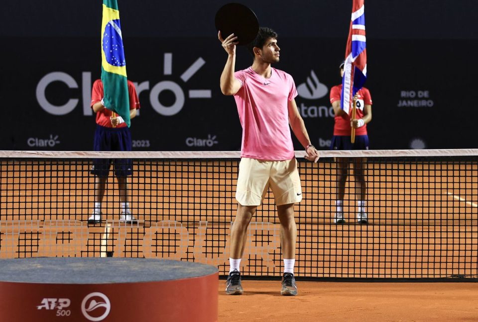 Carlos Alcaraz se despide del ATP 500 en Río de Janeiro.