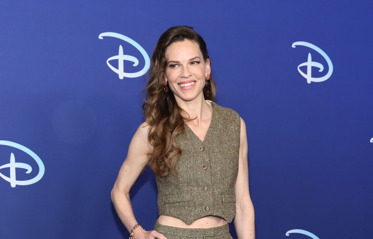 Hilary Swank espera mellizos con su esposo, Philip Schneider.