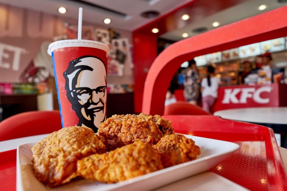 KFC está actualizando su menú y como parte del plan descontinúa cinco elementos.