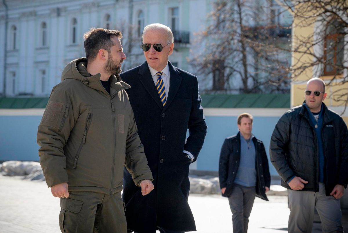 El presidente estadounidense Biden se reúne con el presidente ucraniano Zelensky en Kiev.