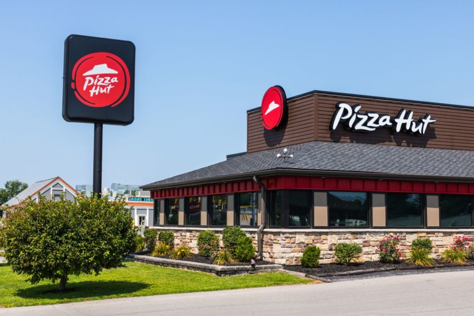 Los franquiciados de Pizza Hut seleccionados deben completar un programa de capacitación en Dallas, Texas, durante más de dos meses.