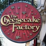 Los otros usuarios de TikTok felicitaron a la mesera y se mostraron sorprendidos por lo mucho que se puede ganar en Cheesecake Factory.