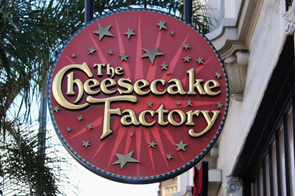 Los otros usuarios de TikTok felicitaron a la mesera y se mostraron sorprendidos por lo mucho que se puede ganar en Cheesecake Factory.