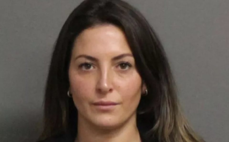 Andie Rosafort, de 31 años, está acusada de agredir sexualmente a un estudiante de 14 en Pennsylvania.