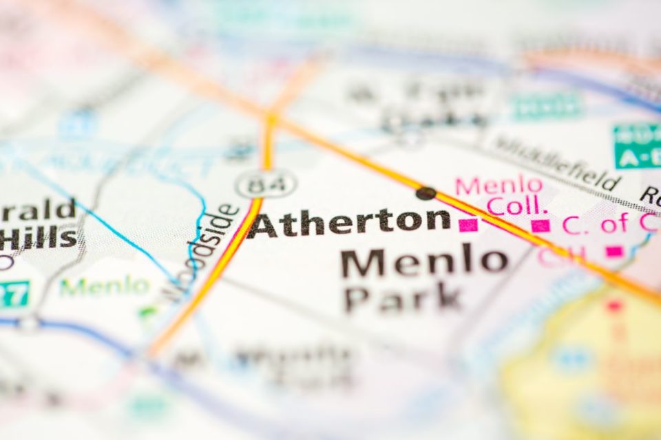 Las casas en Atherton, CA,  cuentan con miles de pies cuadrados, acabados de lujo y acceso a sus comunidades locales.