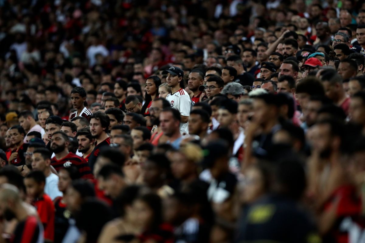 Fanáticos de Flamengo durante el juego ante Vasco Da Gama.