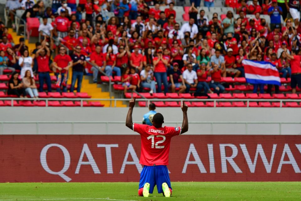 Joel Campbell celebra luego de la victoria ante Martinica.