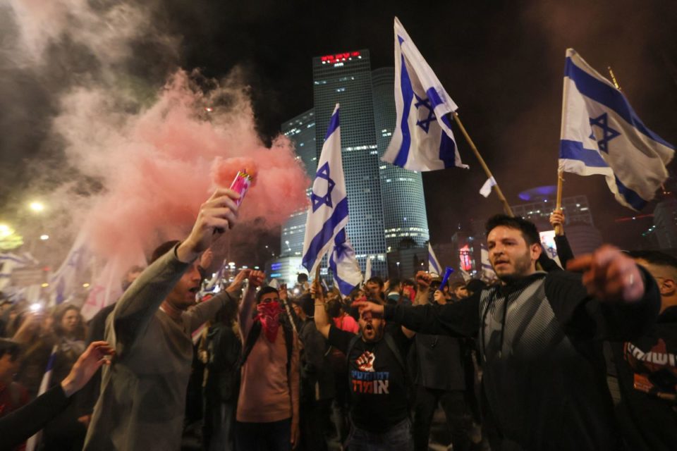 Las protestas estuvieron marcadas por una recrudecida violencia por parte de simpatizantes del gobierno.