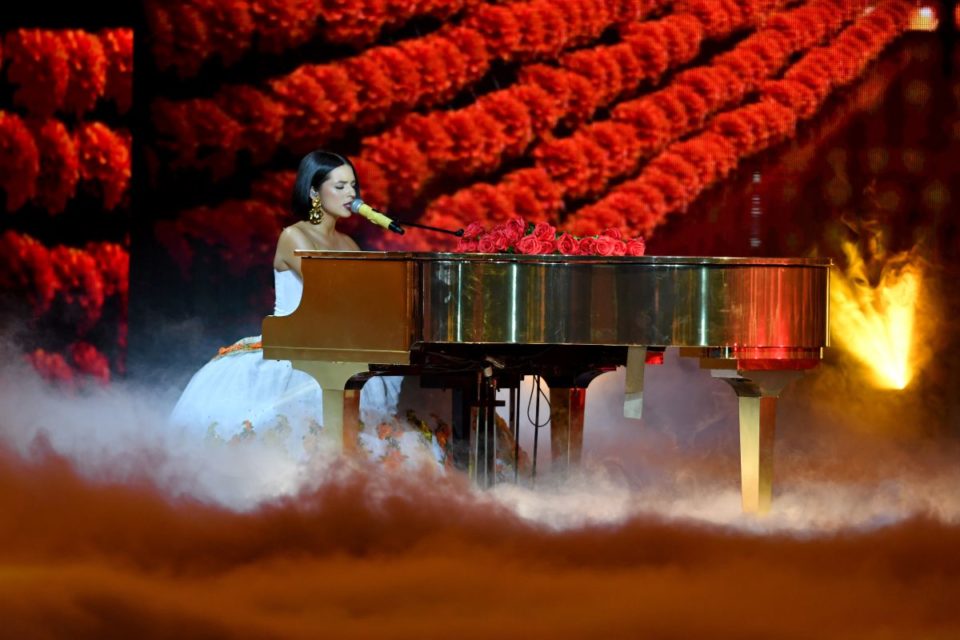 Ángela Aguilar en su presentación de Premios Juventud 2021.