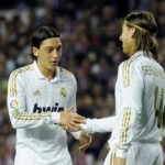 Mesut Ozil y Sergio Ramos cultivaron una gran amistad en el Real Madrid. / Foto: Getty Images