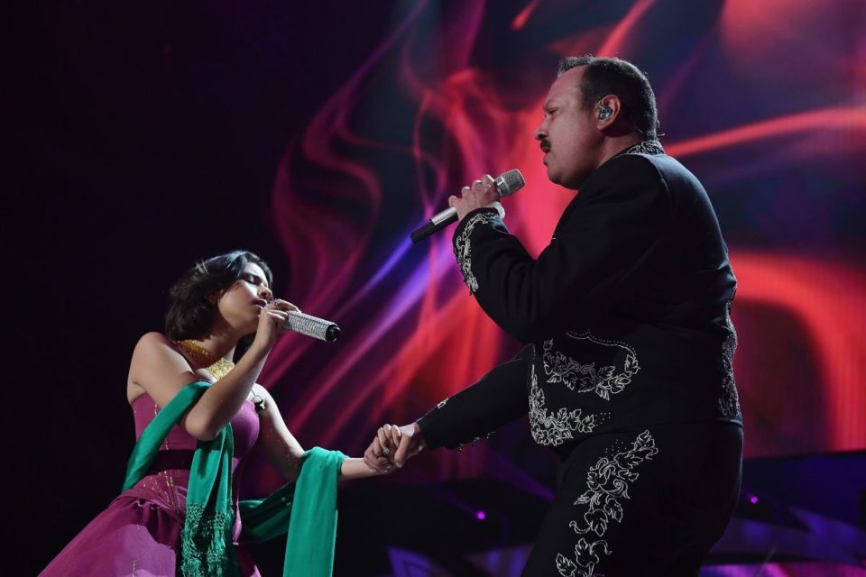 Ángela Aguilar y su padre Pepe Aguilar. Foto: Getty Images.