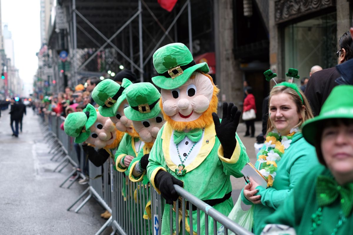 Muchas calles en EE.UU. se tiñen de verde en el Día de San Patricio.