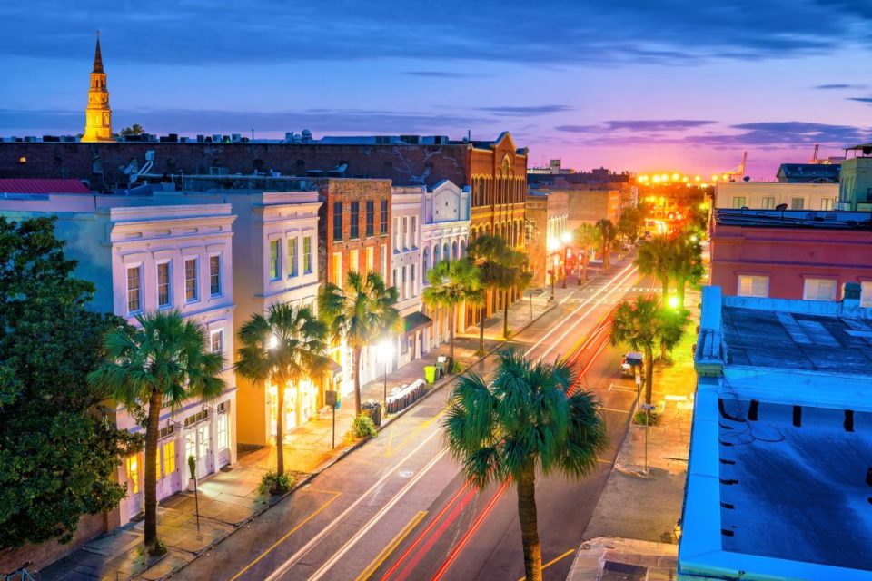 En 2022 las tarifas promedio en Charleston eran $16 dólares más caras que en 2023.