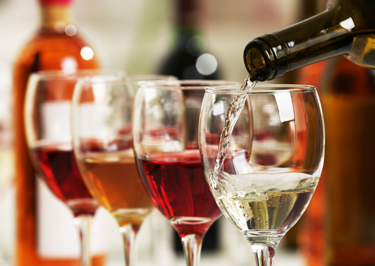 Una agencia de viajes ofrece una cena y una degustación de vinos como parte de una experiencia a 15.5 millas de altura.