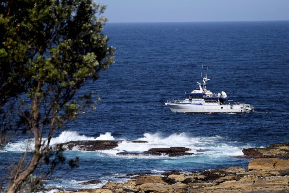 Los pescadores fueron rescatados por las autoridades australianas.