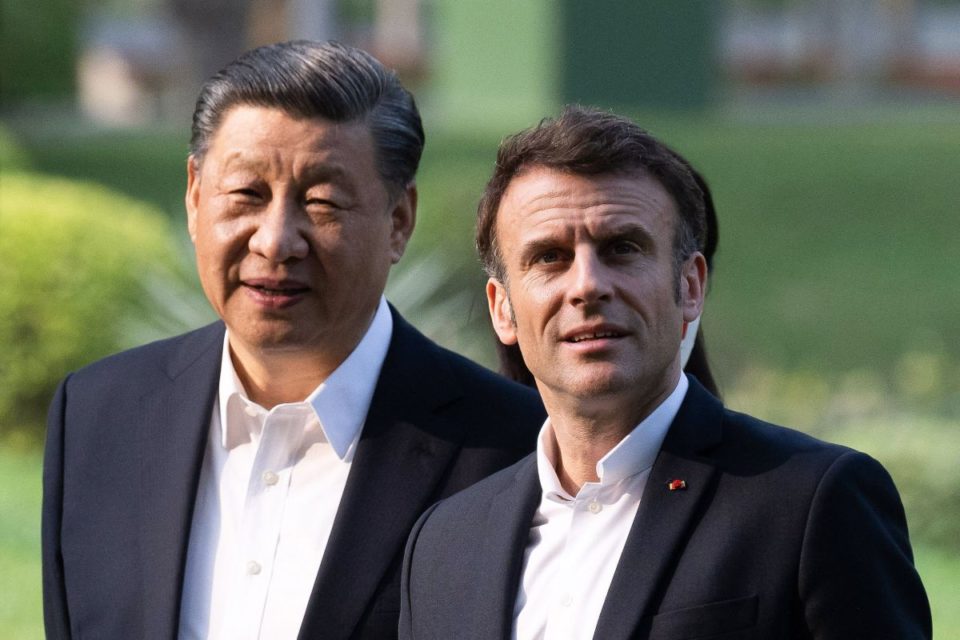 Xi Jinping junto a Emmanuel Macron en China.