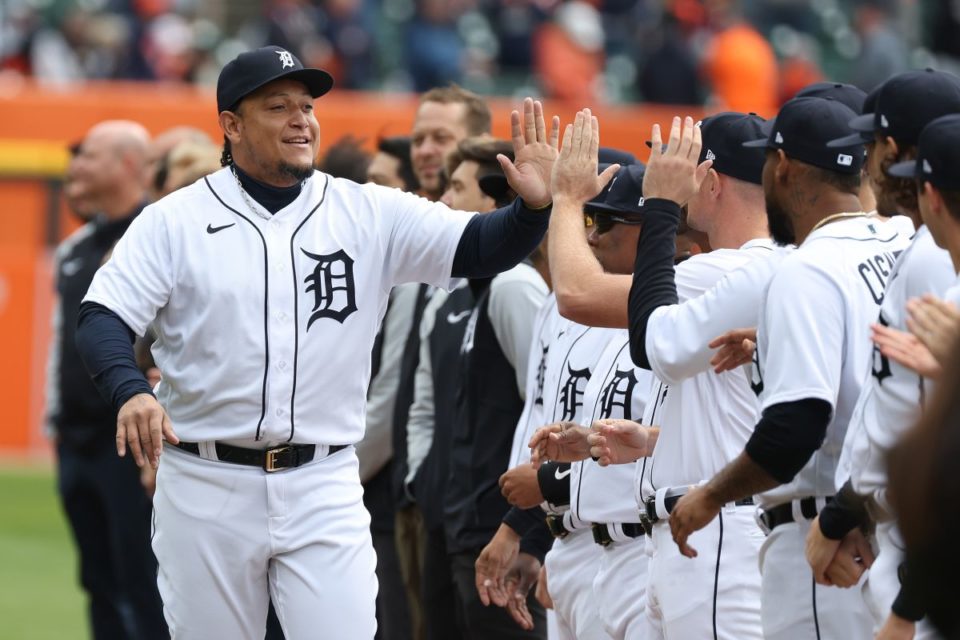 El beisbolista venezolano disputó su último primer partido en el Comerica Park de Detroit.