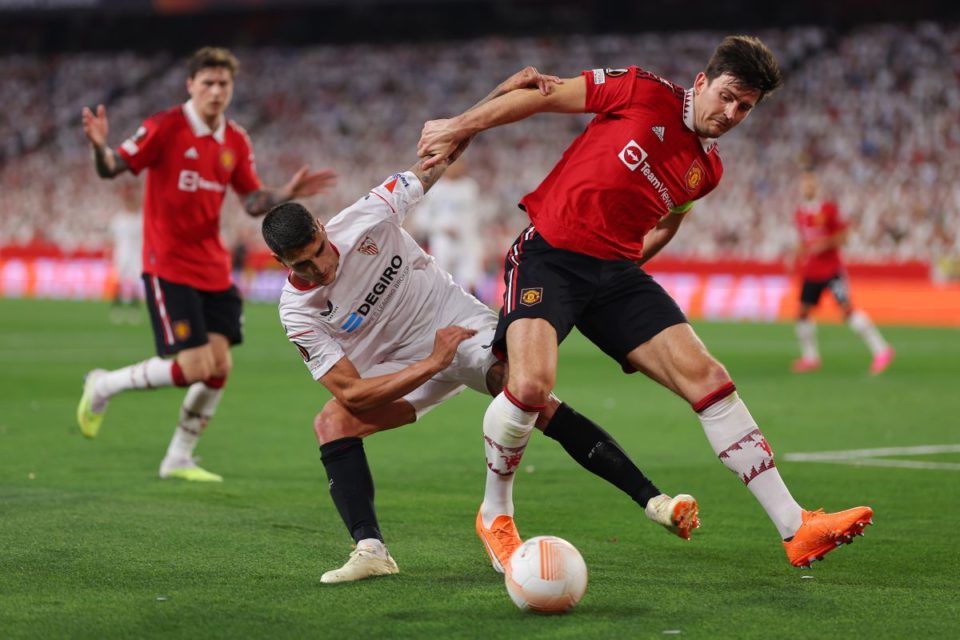 A Harry Maguire le robaron en balón y la jugada terminó en el 1-0 del Sevilla.