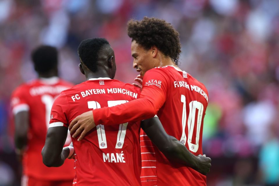 Sadio Mané (I) junto a Leroy Sané (D) en un juego del Bayern Múnich.