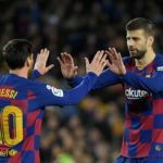 Gerard Piqué (D) quiere que Messi (I) vuelva al Barcelona.